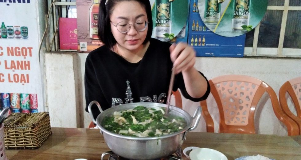 Lẩu gà lá é món ngon xứ hoa Đào